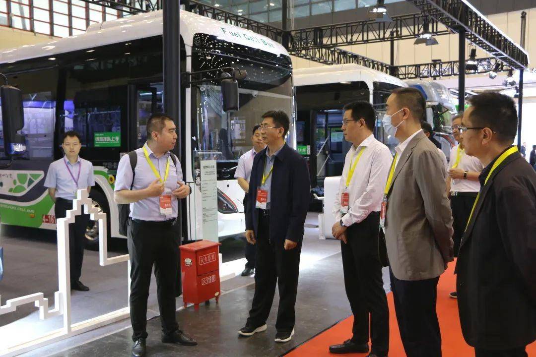 宇通氢燃料公交亮相第十一届郑州国维基体育际新能源汽车博览会(图2)
