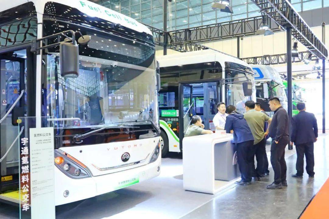 宇通氢燃料公交亮相第十一届郑州国维基体育际新能源汽车博览会(图3)