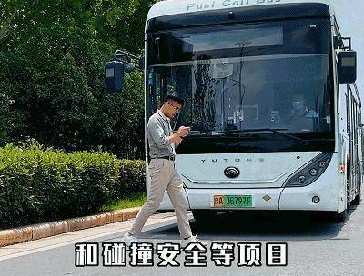 宇通氢燃料公交亮相第十一届郑州国维基体育际新能源汽车博览会(图5)