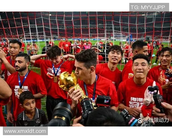 恒大足球与上海队激战正酣比分悬念引发球迷热议